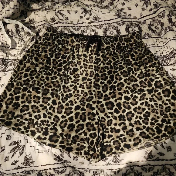 NWT Zenana plus size leopard print drawstring lounge shorts sizes 1x And 2x - Picture 2 of 10